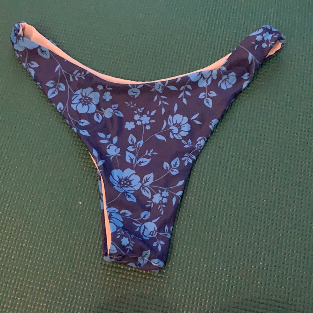 Shein cheeky floral bikini - Picture 3 of 9